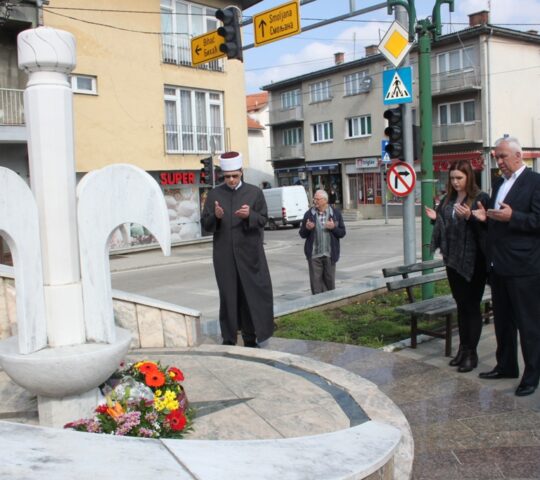 Centralno spomen obilježje | Trg šehida, centar Bosanskog Petrovca